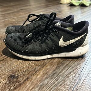 Black Nike gym shoes